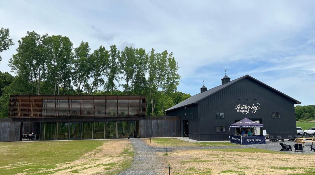 Exterior of Lasting Joy Brewery in Tivoli