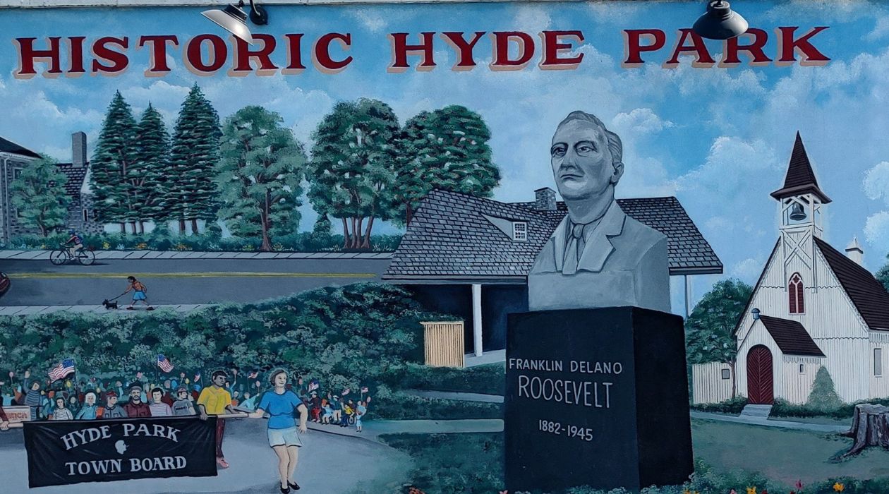 The Hyde Park Mural depicting popular sites from historic Hyde Park, including a bust of President Franklin Delano Roosevelt