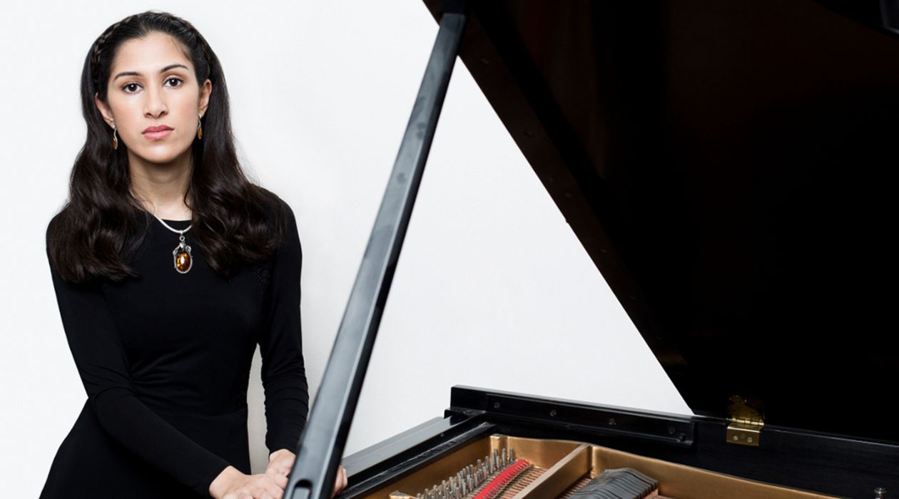 Mishka Rushdie Momen