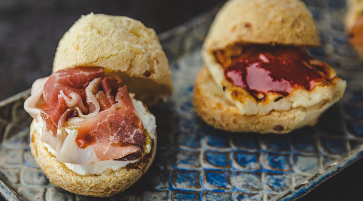 Two sliders on blue plate